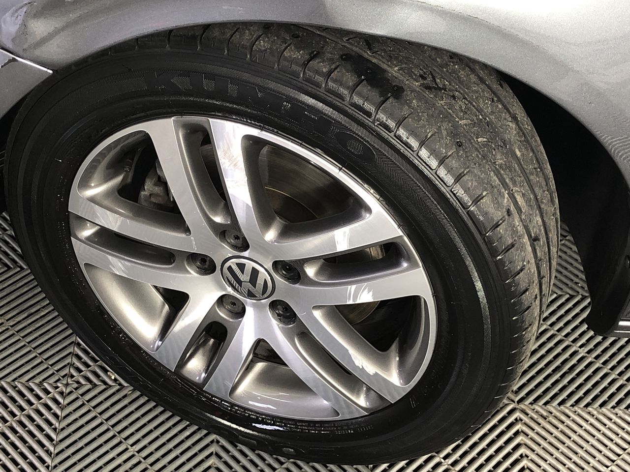 Apple Mixed Brand and Model Wall Adapter Plugs (Lot of 20)