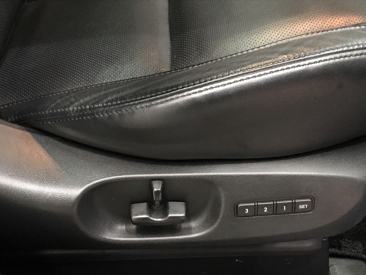 0.08 Carat White 4 round diamonds