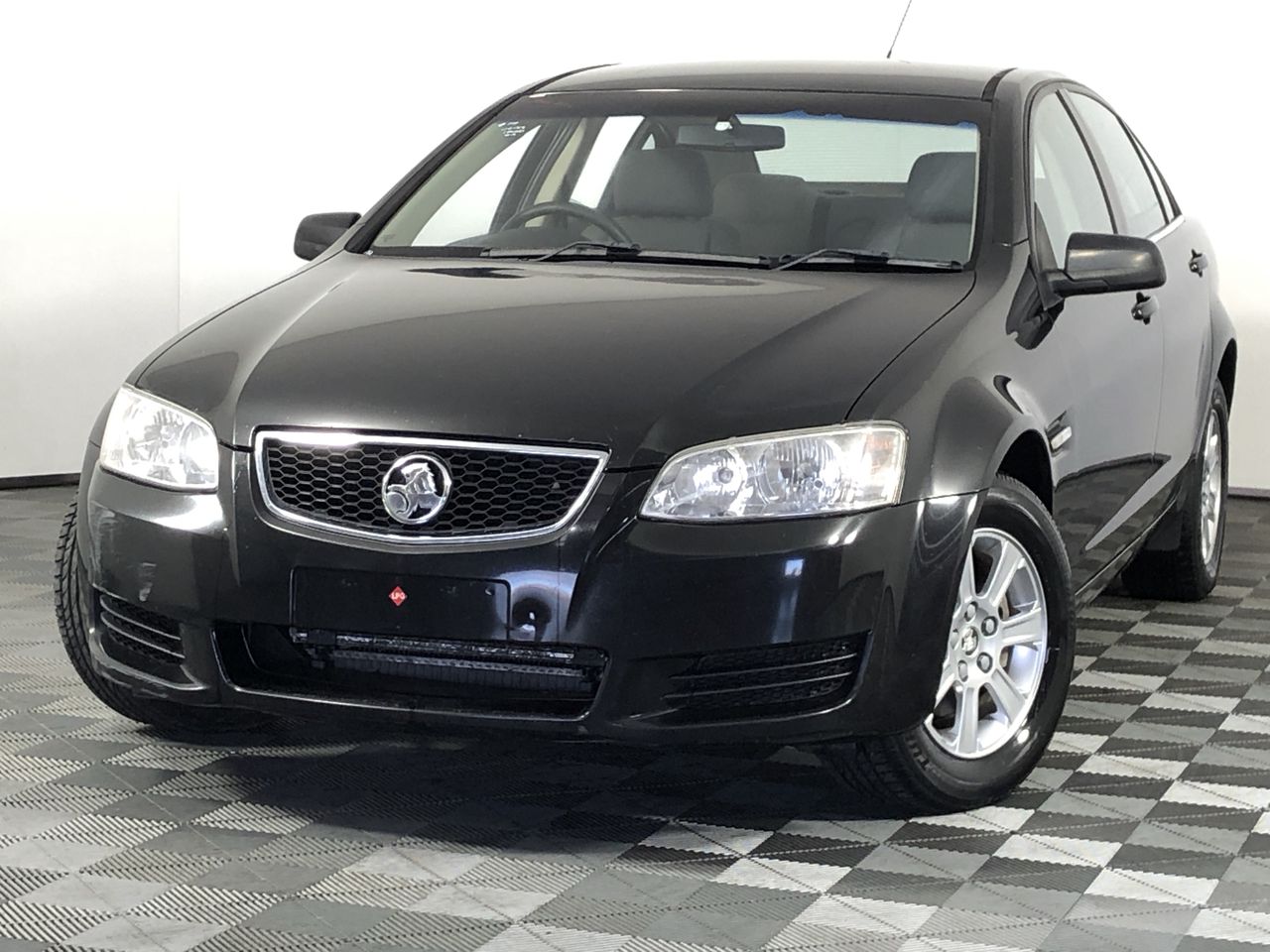 1/100 Scottdale x 2, 1 gram Valcumbi silver bars x 2 & 1 Kilo Copper Bar