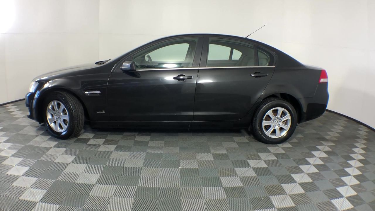 1/100 Scottdale x 2, 1 gram Valcumbi silver bars x 2 & 1 Kilo Copper Bar