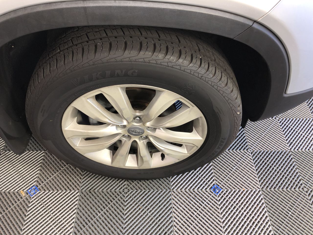 Quantity of 4 23.5-25 Earthmoving Tyres (Unused)