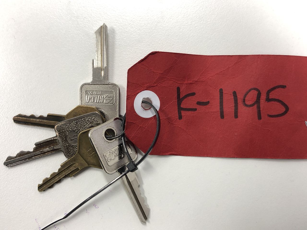 0.08  carat white round 5 diamonds