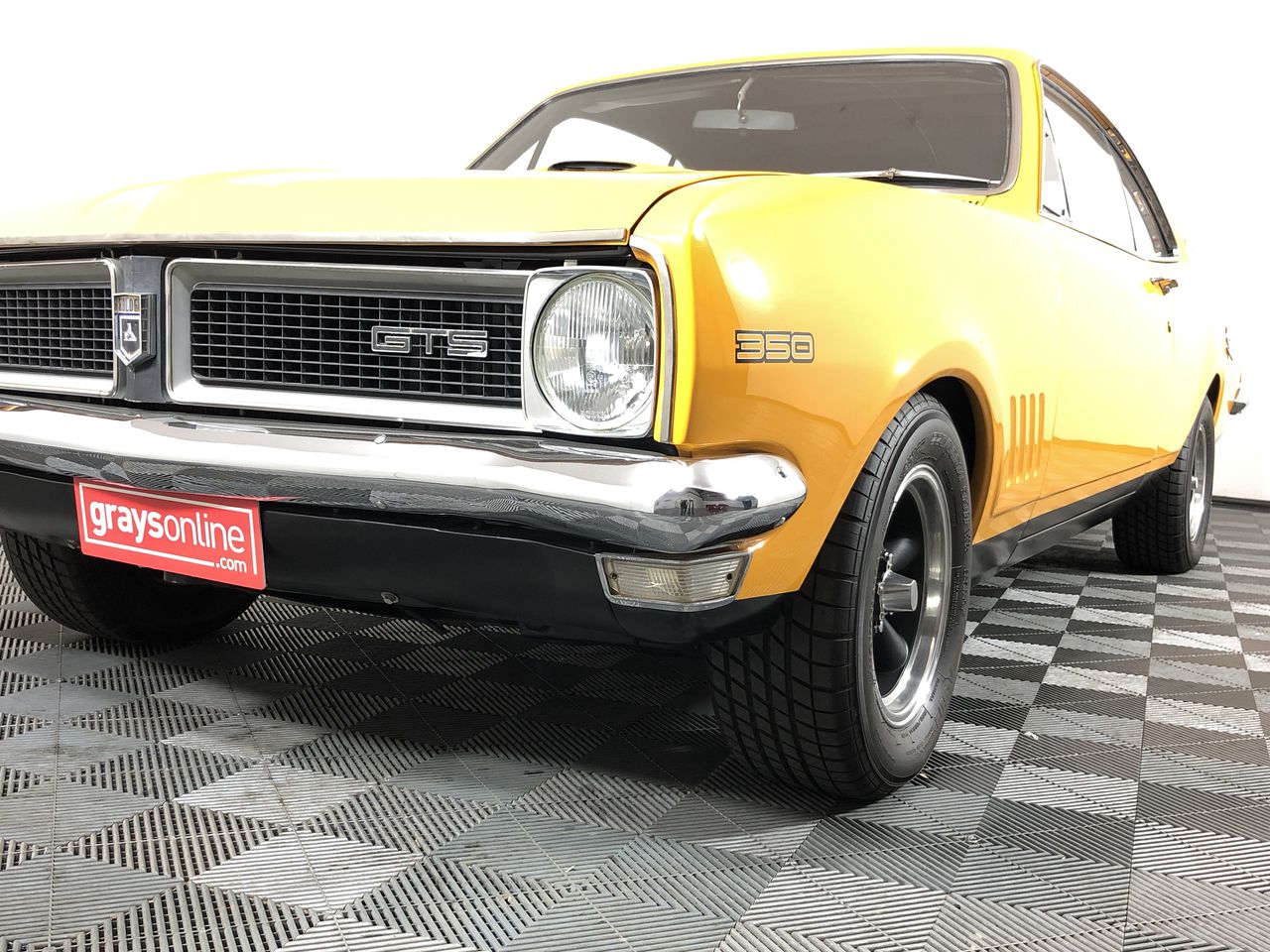 Vial full of Gold Leaf/Flake