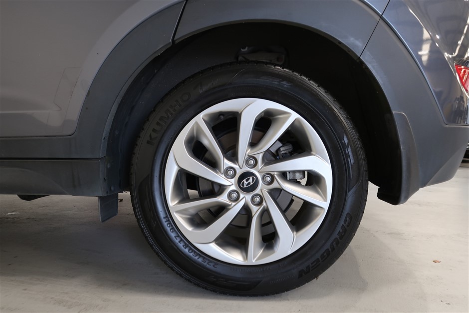 <p>2014 Tip N Go Trailers 10x5  Enclosed Tandem Box Trailer</p>