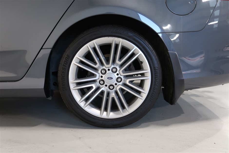 0.08 Carat White 4 round diamonds