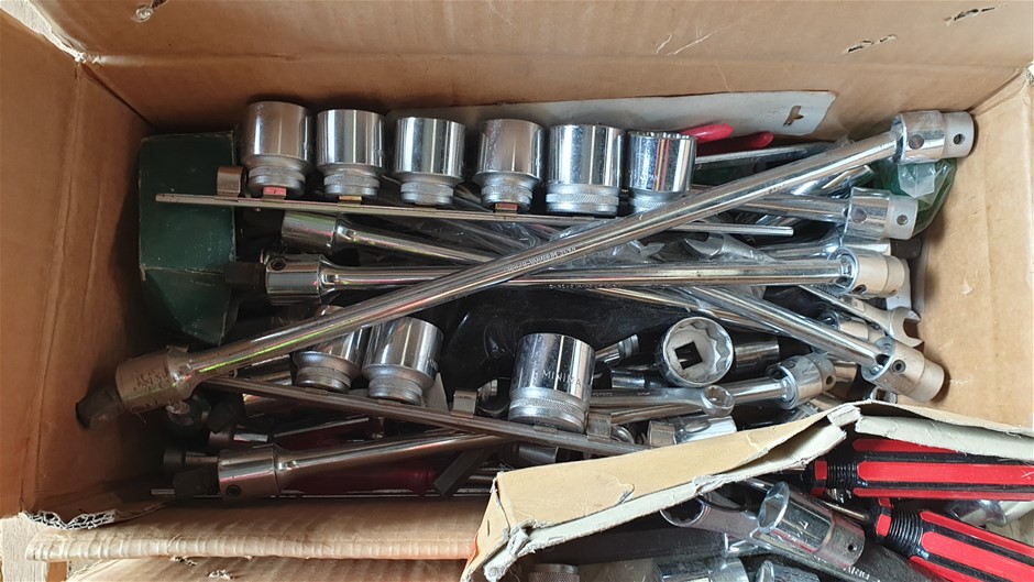 <p>Pallet Containing Assorted Work Wear</p>