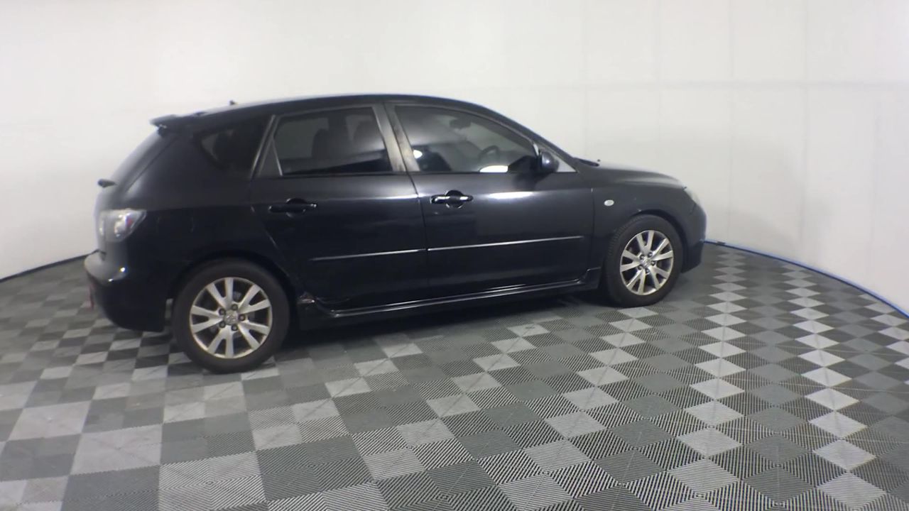 <p>Approx 10 Assorted Size Composite Top Benches</p>