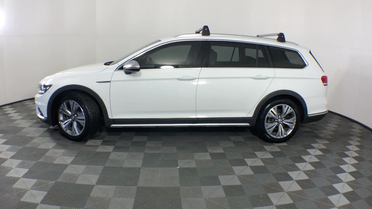 DYSON Airstrait Straightener, Jasper Plum, Model 599061-01. NB: damaged box