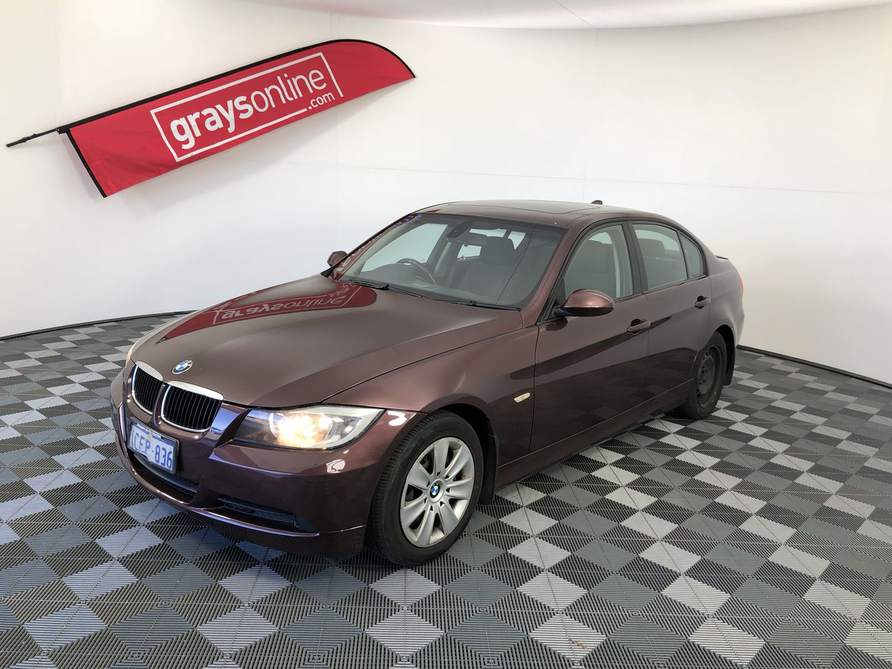 KLEENEX 60pk Toilet Paper, Complete Clean, 180 Sheets. N.B: Damaged packagi