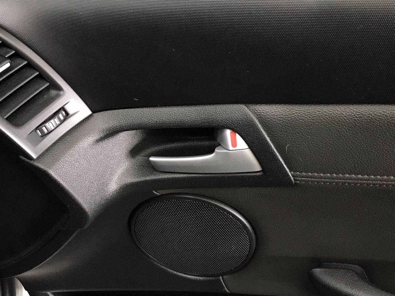 2012- 1 Ounce "Year Of The Dragon" Coin in 999 Fine Silver in Capsule