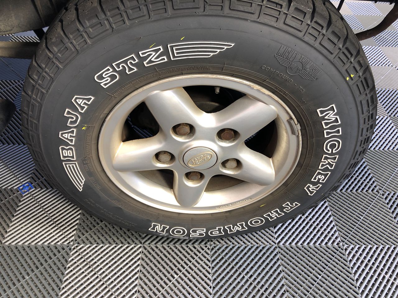 VAN HEUSEN Men's Classic Relaxed Herringbone Shirt, Size XL (43/90), White