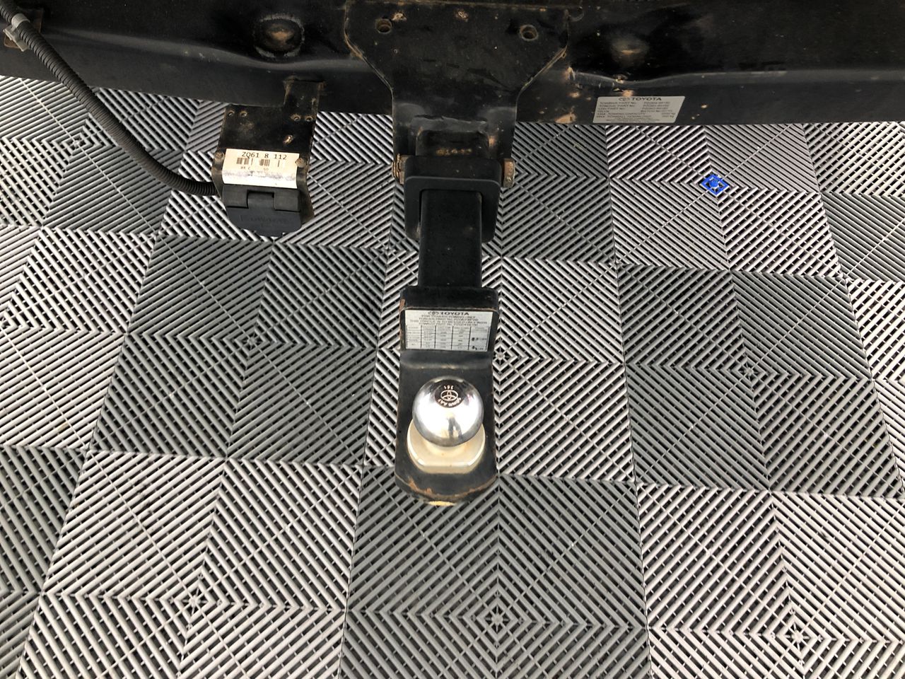 PUMA Women's Court Classy Sneakers, Size US 8.5, White/Silver (01), 184747.