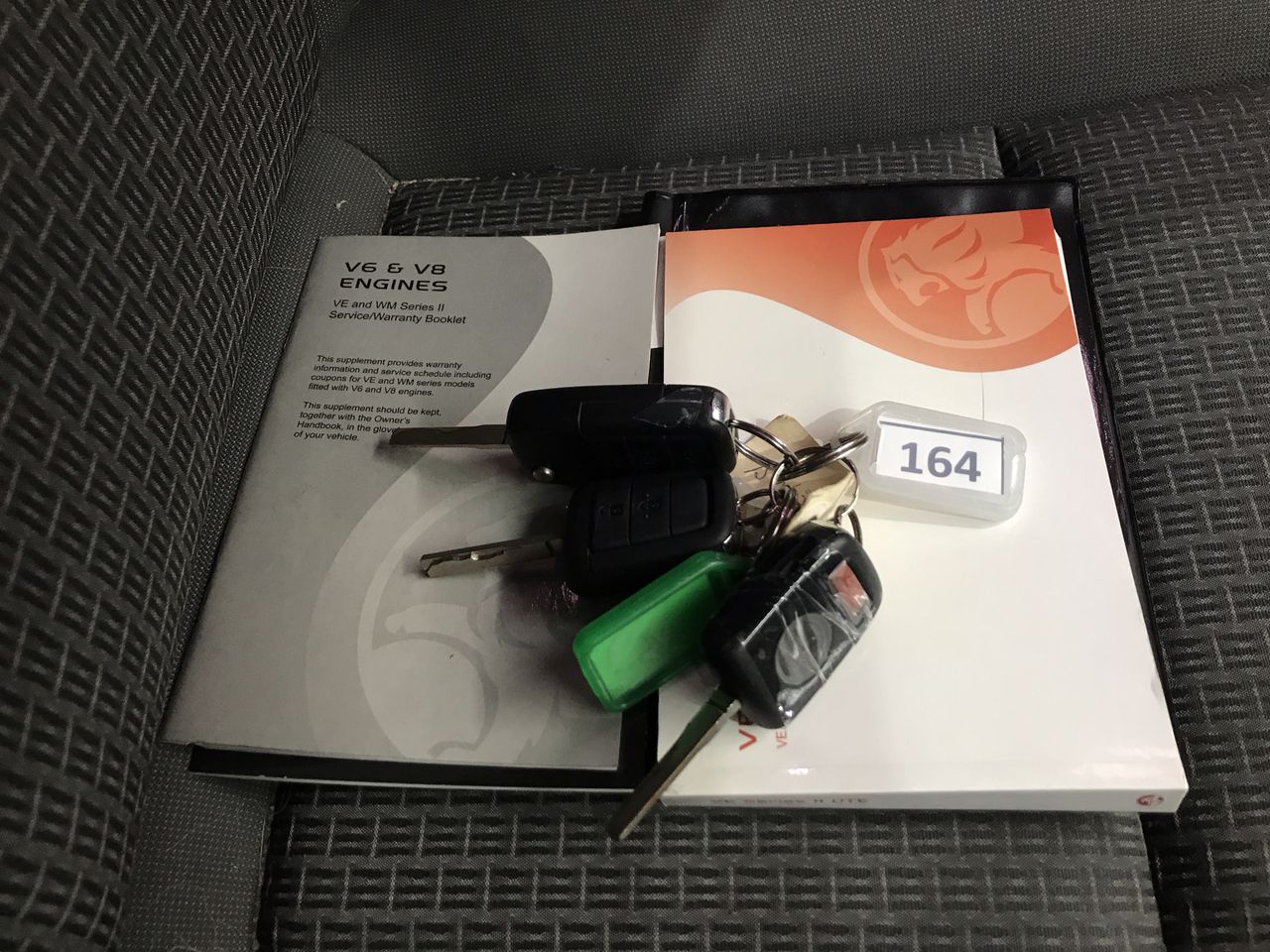 NEW!! LIMITED 2024 BLUEY DOLLARBUCK & BINGO $1 DOLLAR UNC Coin 2 CARD SET