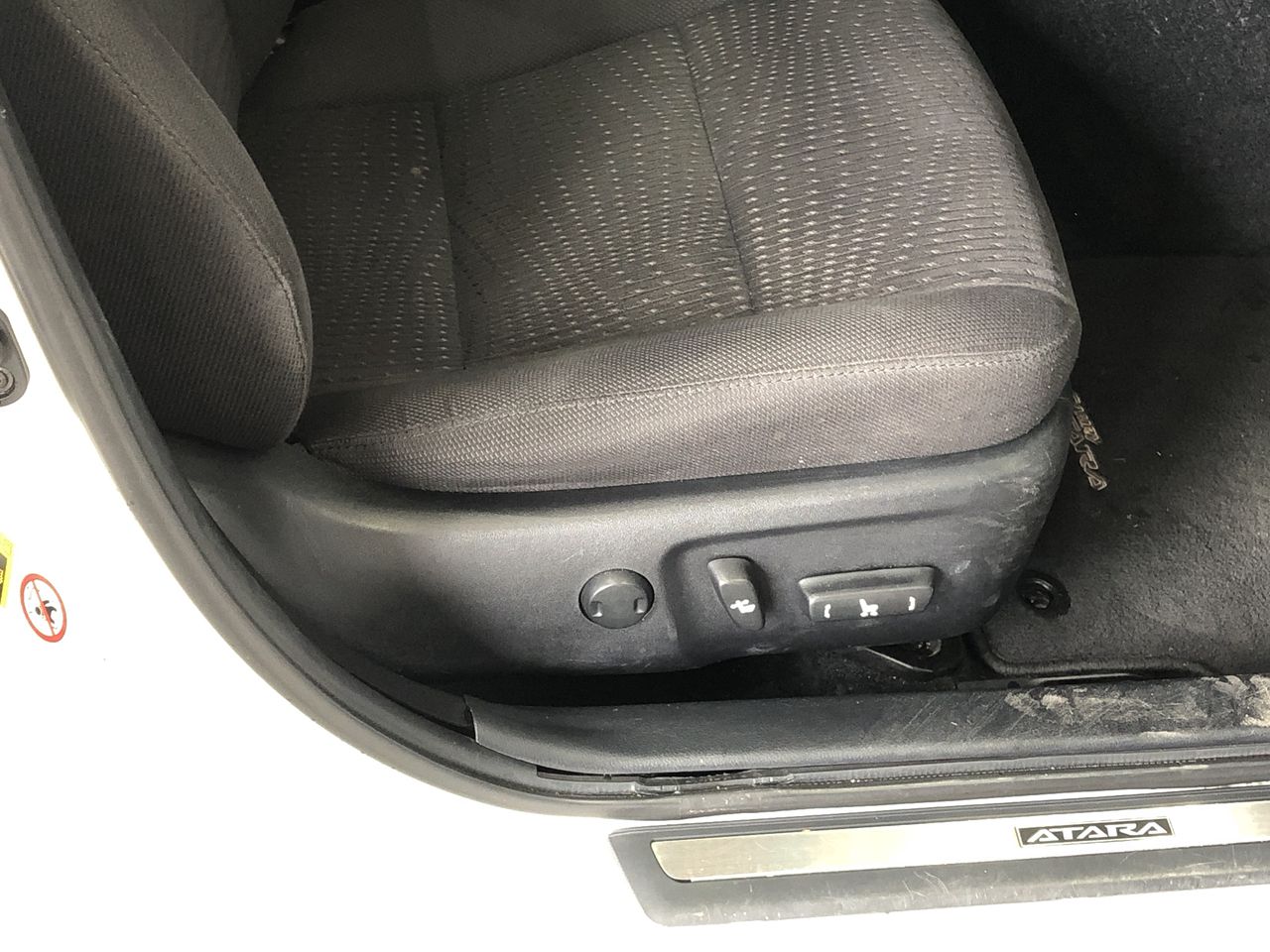 Yamaha YPT-280 61-Key, Entry-Level Portable Keyboard, Black. NB: Minor Use,