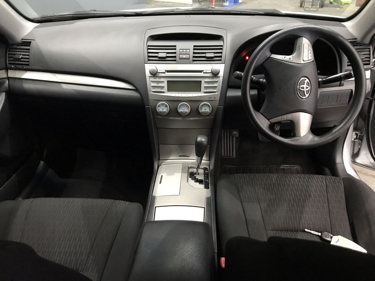 925 Sterling Silver Simulated Diamond Band Ring - Size 7