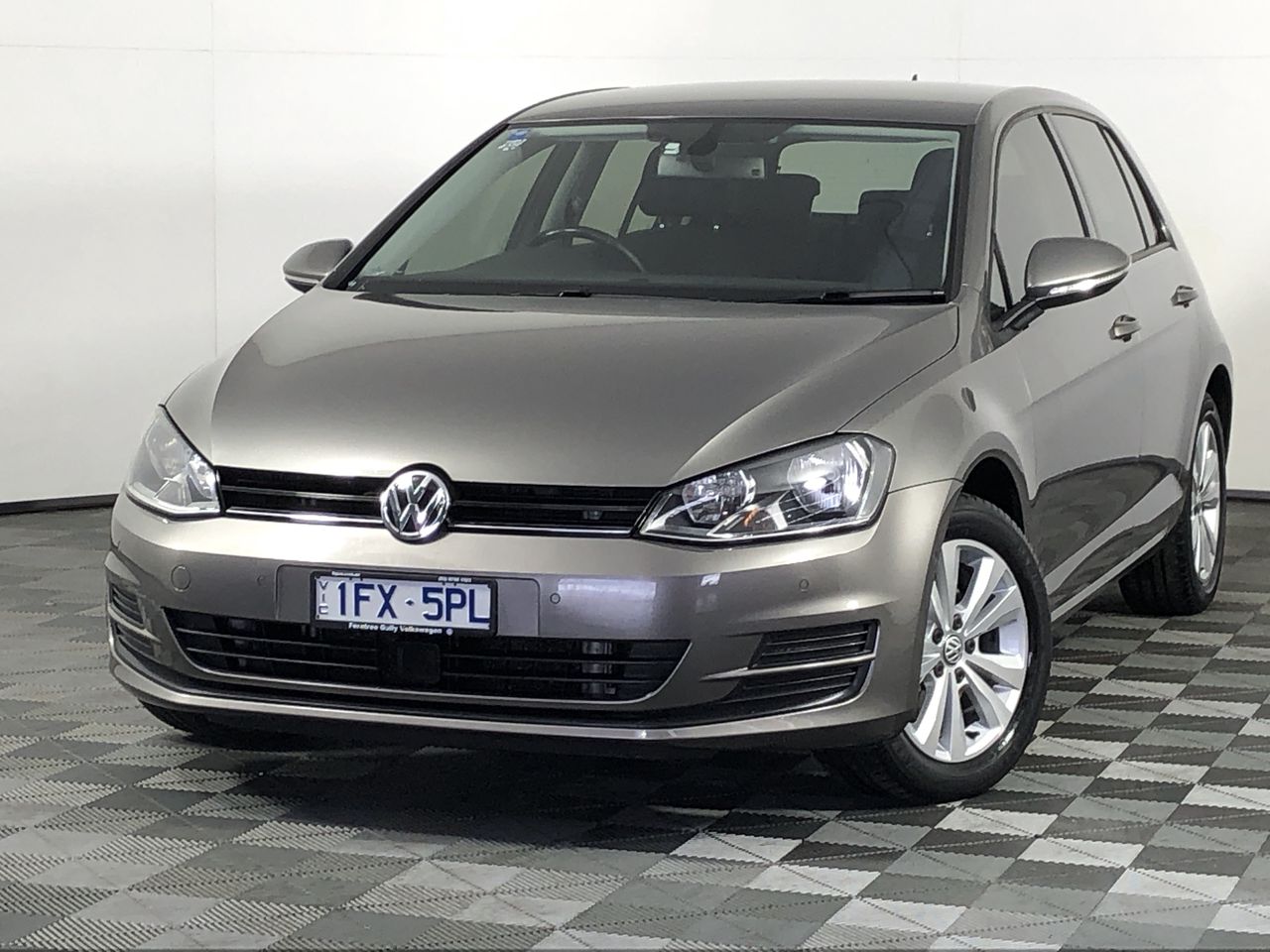 OSKA Long Fibreglass Handle Spade.