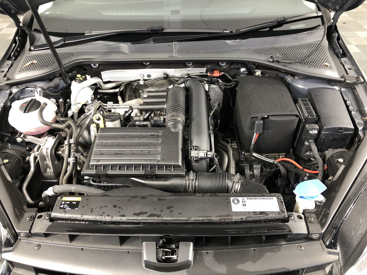 24 x Light Weight Cut Resistant Gloves, Size M, Dyneema & Synthetic. NB: No