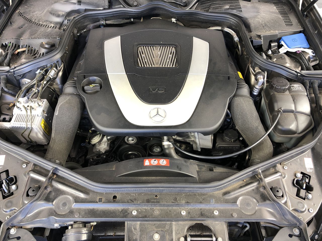 COLGATE Blast Water Flosser.