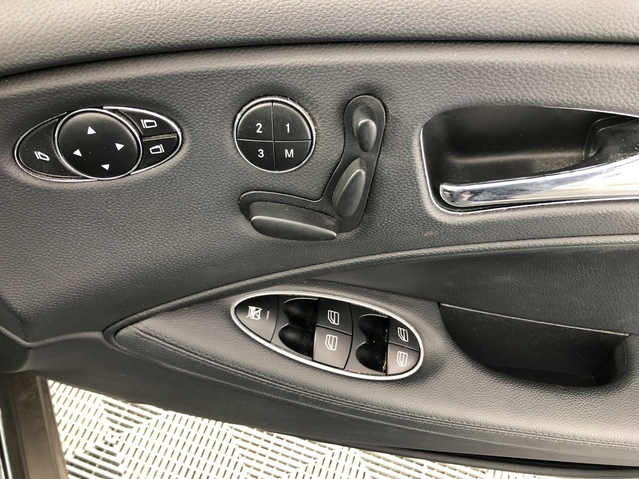 CURTIS STONE Collection Coles 690ml Small Glass Container With Lid & Basket