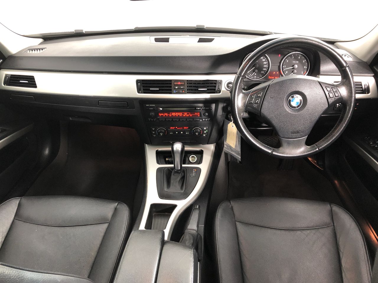 Duchesse De Paris Brut Blanc De Blancs NV (6x 750mL), France.