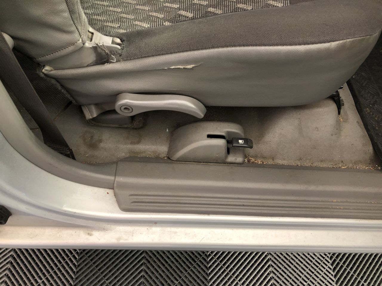 Hitachi V616Y Portable Rebar Cutter/ Bender