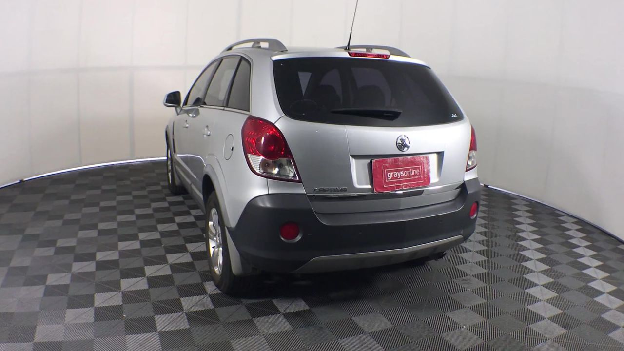 BIJ'OR - Stunning Simulated Diamond White Freshwater Pearl Butterfly Stud