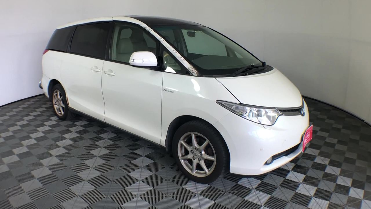 BIJ'OR - Designer Genuine White Pearl Floral Necklace in Gold RRP $59