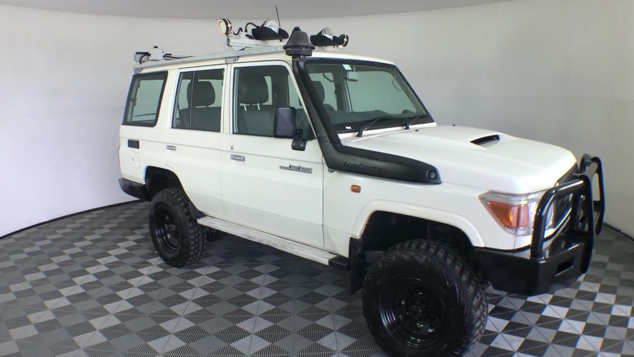 BIJ'OR - Round Pearl Stud Earrings in Purple - 6-7mm  RRP $49