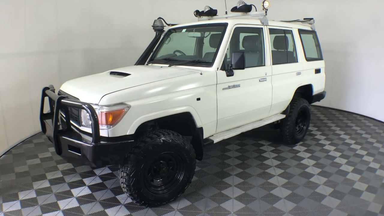 BIJ'OR - Round Pearl Stud Earrings in Purple - 8-9mm  RRP $49