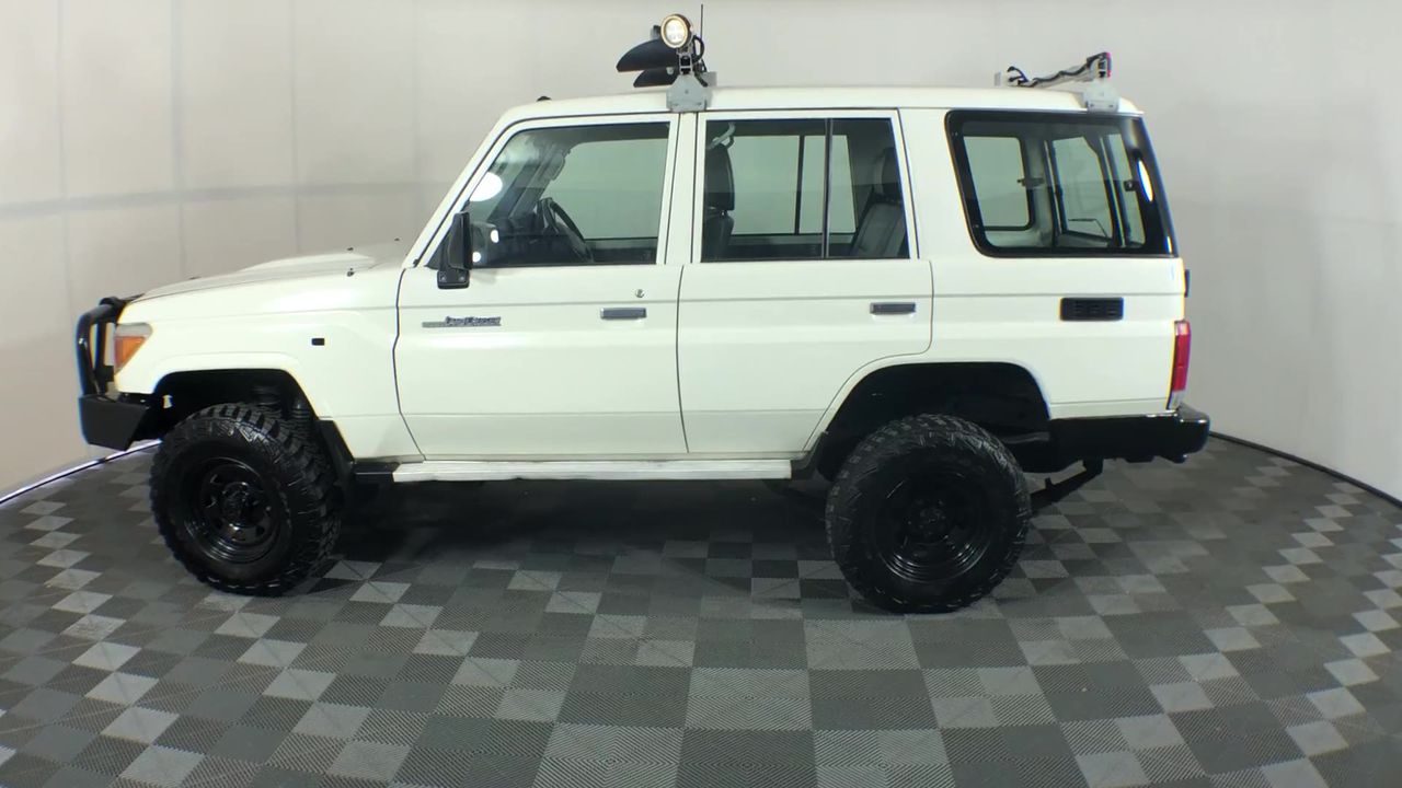 BIJ'OR - Round Pearl Stud Earrings in Purple - 9-10 mm  RRP $49