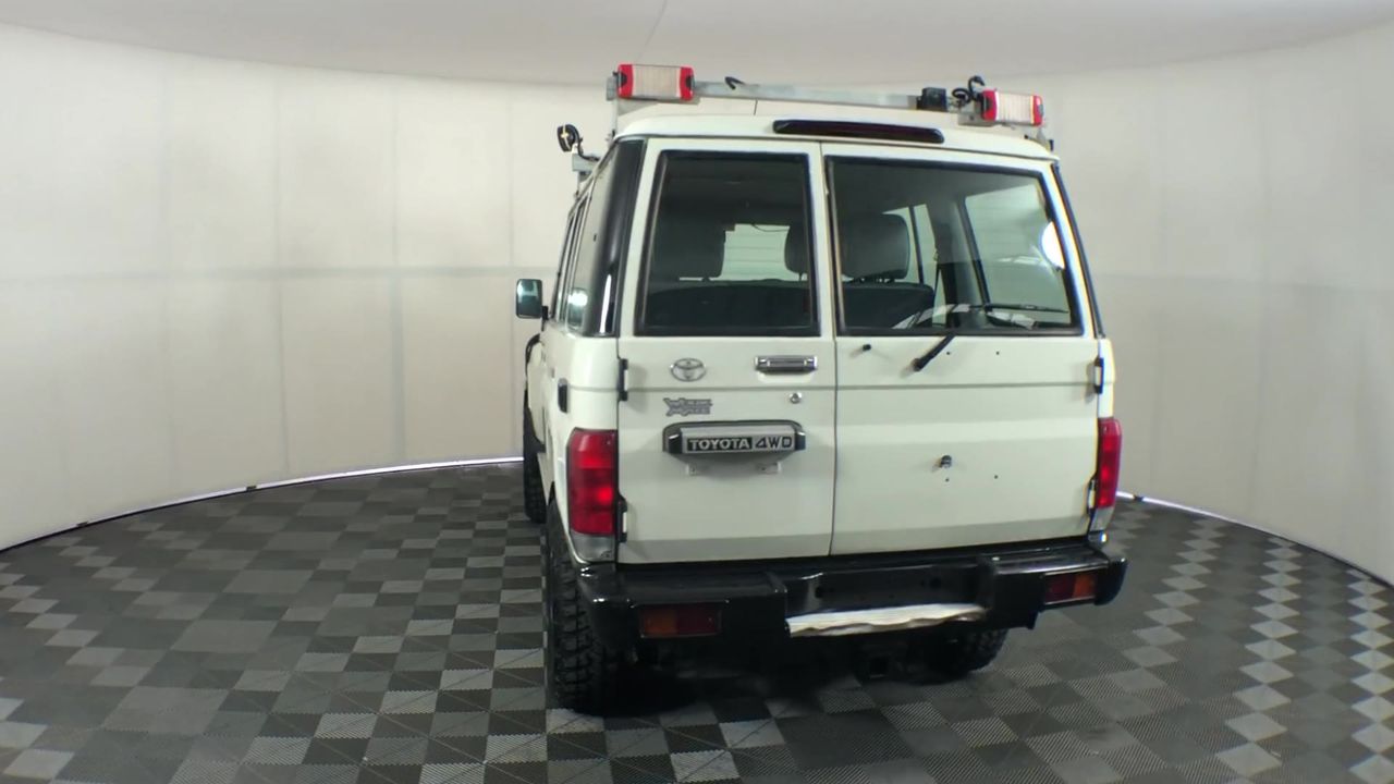 BIJ'OR - Round Pearl Stud Earrings in White - 6-7mm  RRP $49