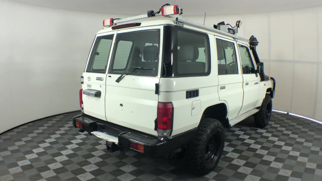 BIJ'OR - Round Pearl Stud Earrings in White - 7-8mm  RRP $49