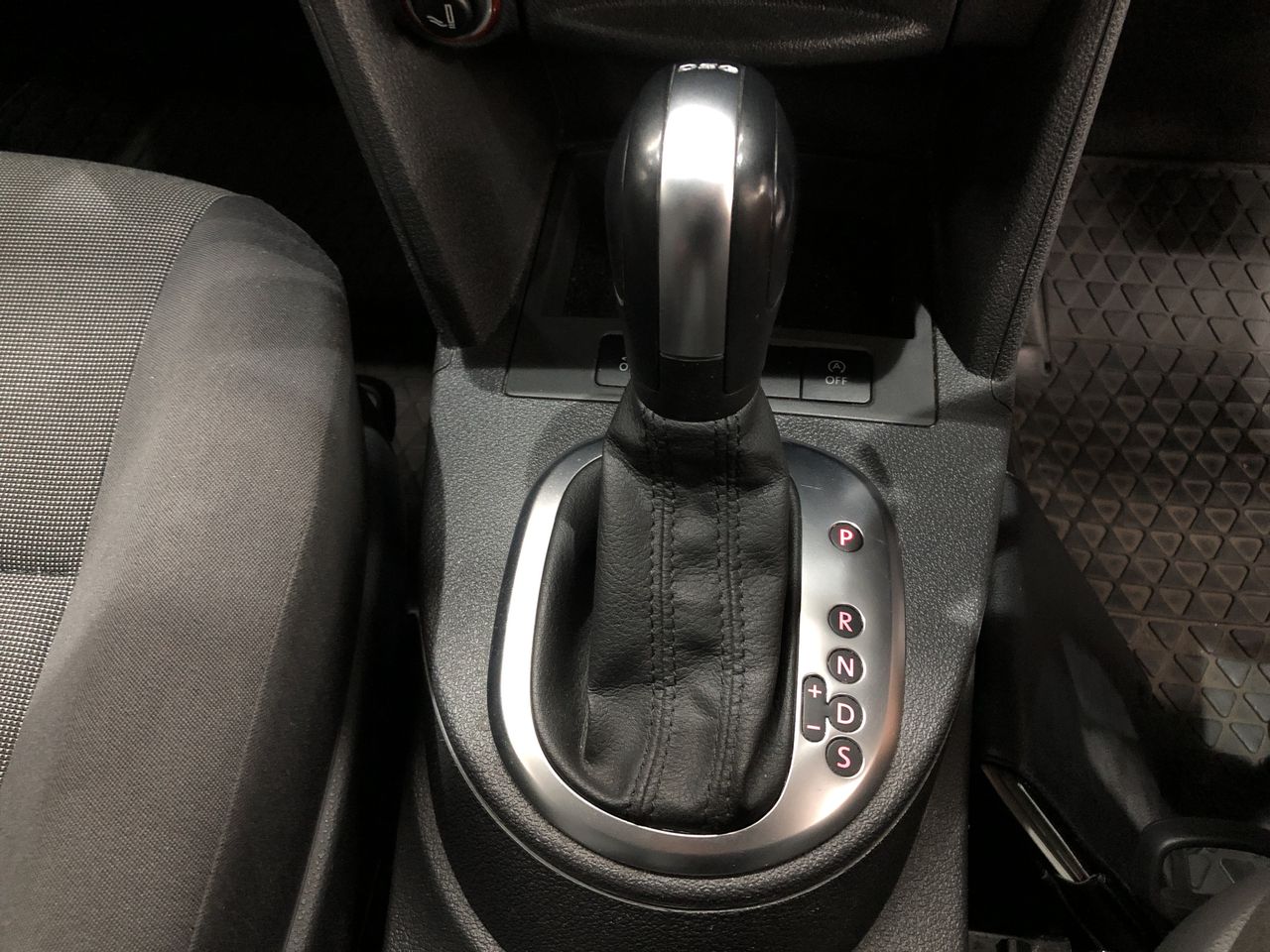 9.55 carat Natural Amethyst AIG certified gemstone