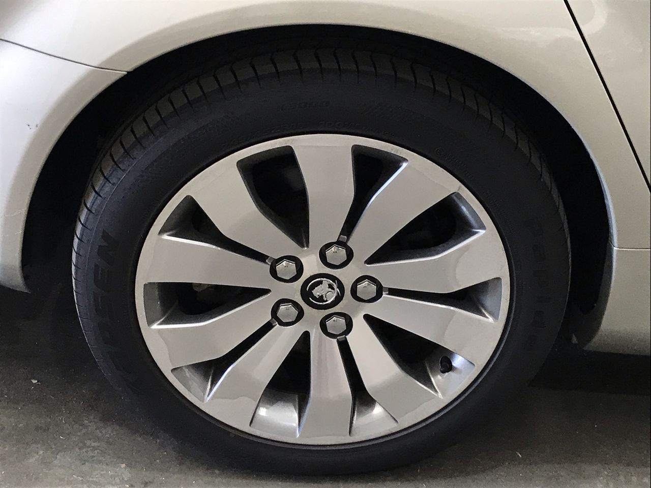 Pearl & Swarovski® Crystal Real Platinum Plated CBracelet