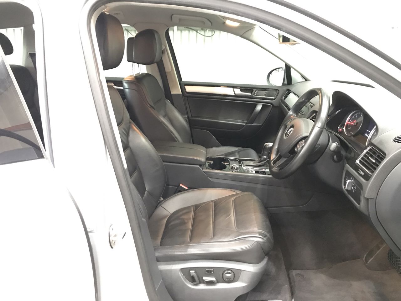 9K Yellow Gold RND TAPERED HUGGIE EARRINGS 14mm