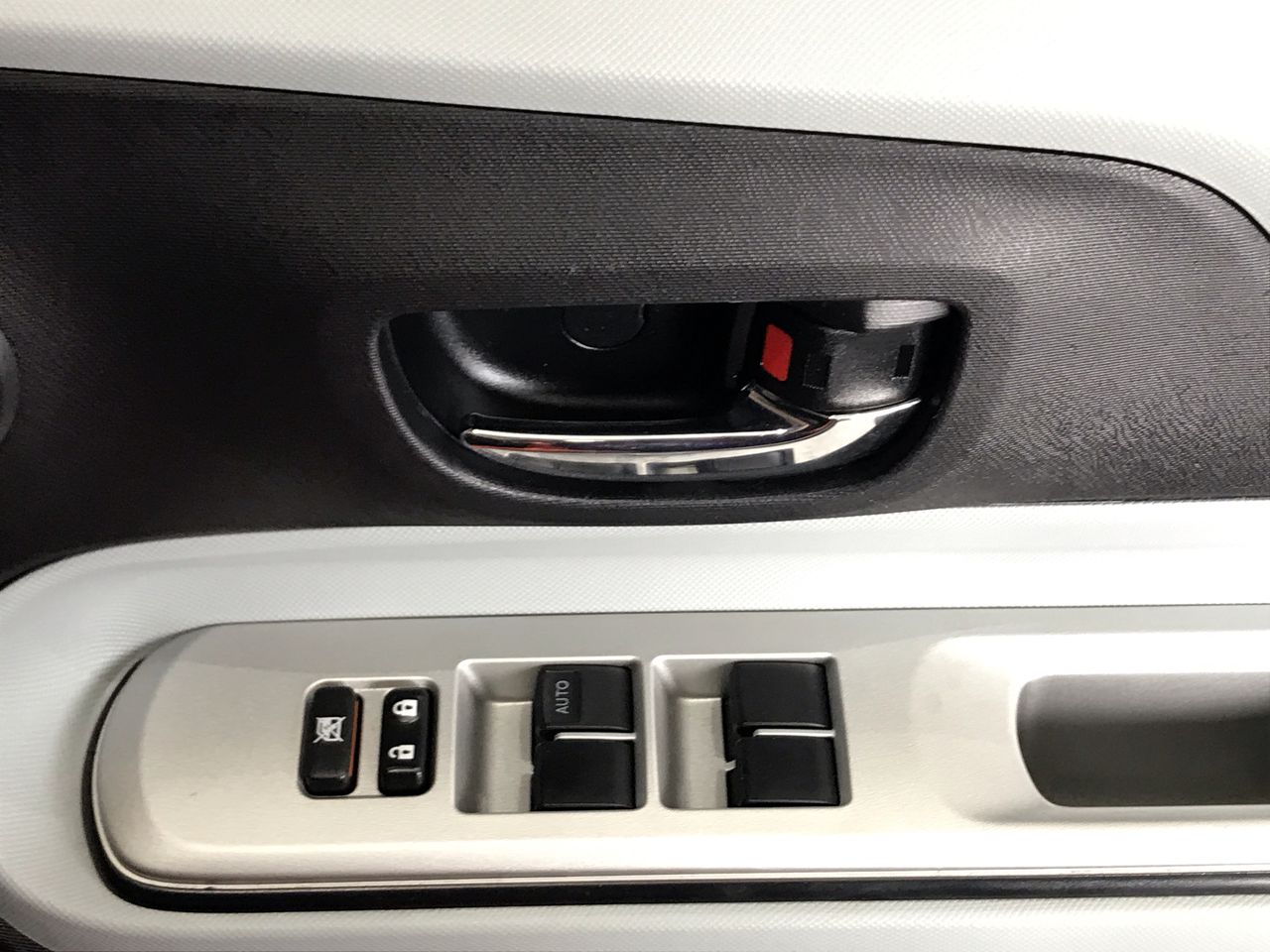 9K WHITE GLD 0.07CT HI I1 DIAMOND SAPPHIRE PDT