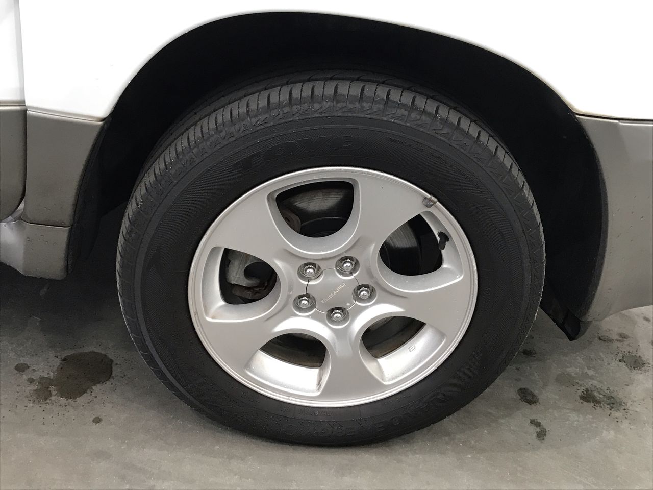 9K Yellow Gold &amp; WHITE GOLD FINE HUGGIE EARRINGS 16mm