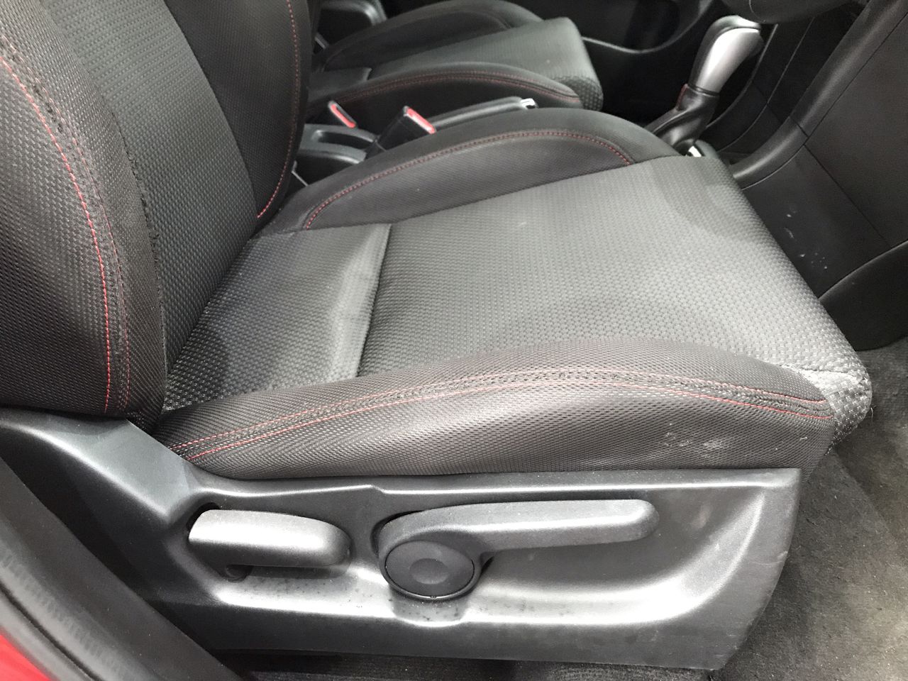 <B>9K Yellow Gold Mop Petal Drop Earrings</B><P>