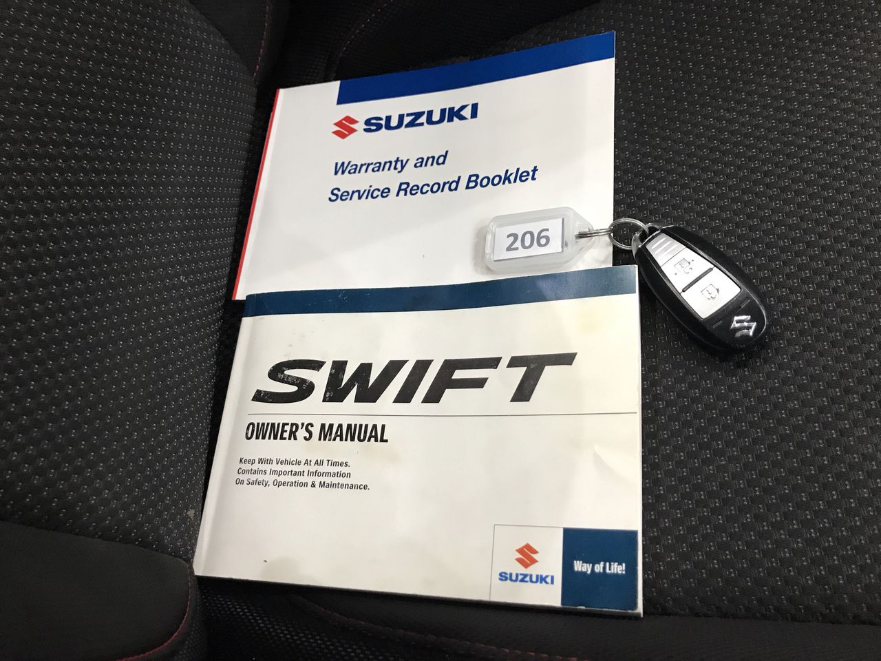 <B>9K White Gold Solid Tapered Hoops</B><P>