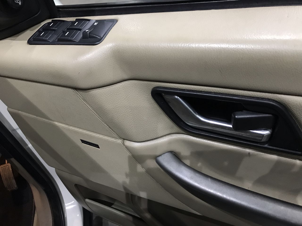 complete set of 8 Rare 2014 5 gram Certified Animal Series
T