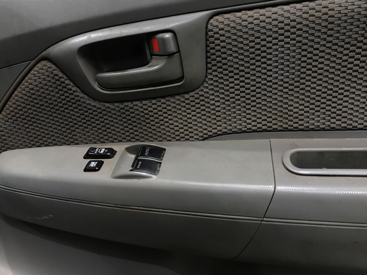 1966 Australia Queen Elizabeth Silver & 0.12 carat round 4 diamonds