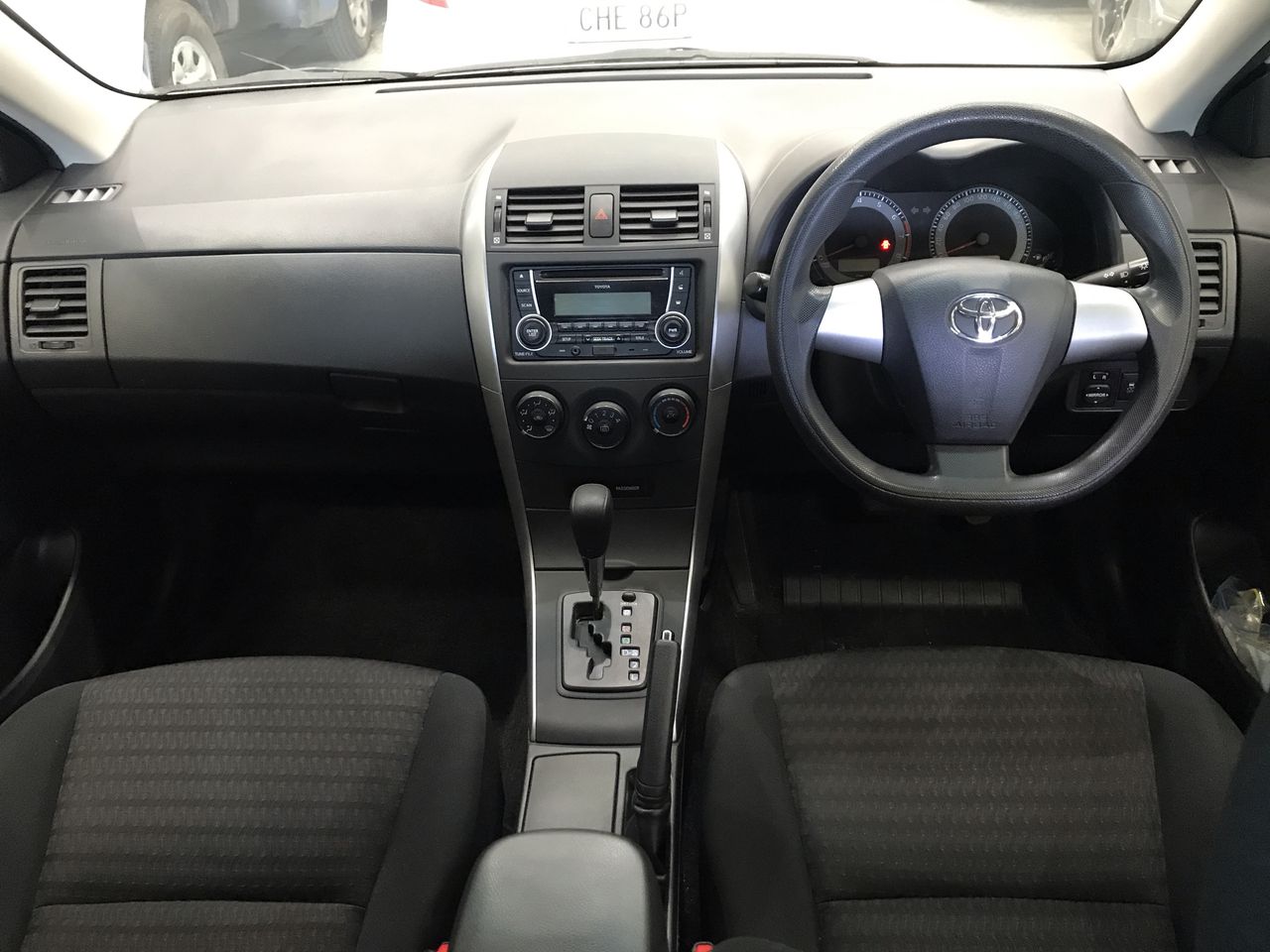 0.08 Carat White 4 round diamonds