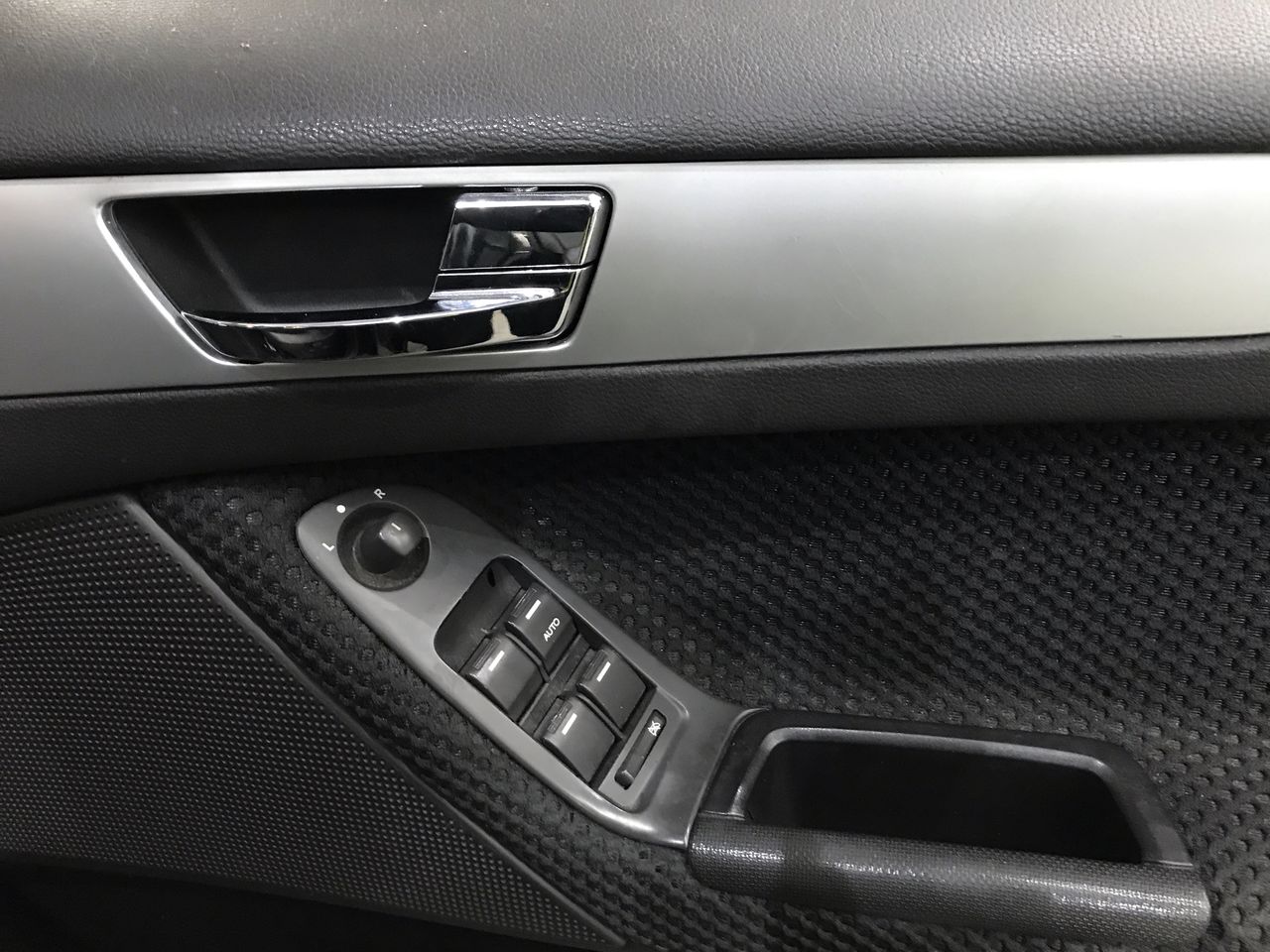 0.07 carat white 5 diamonds round