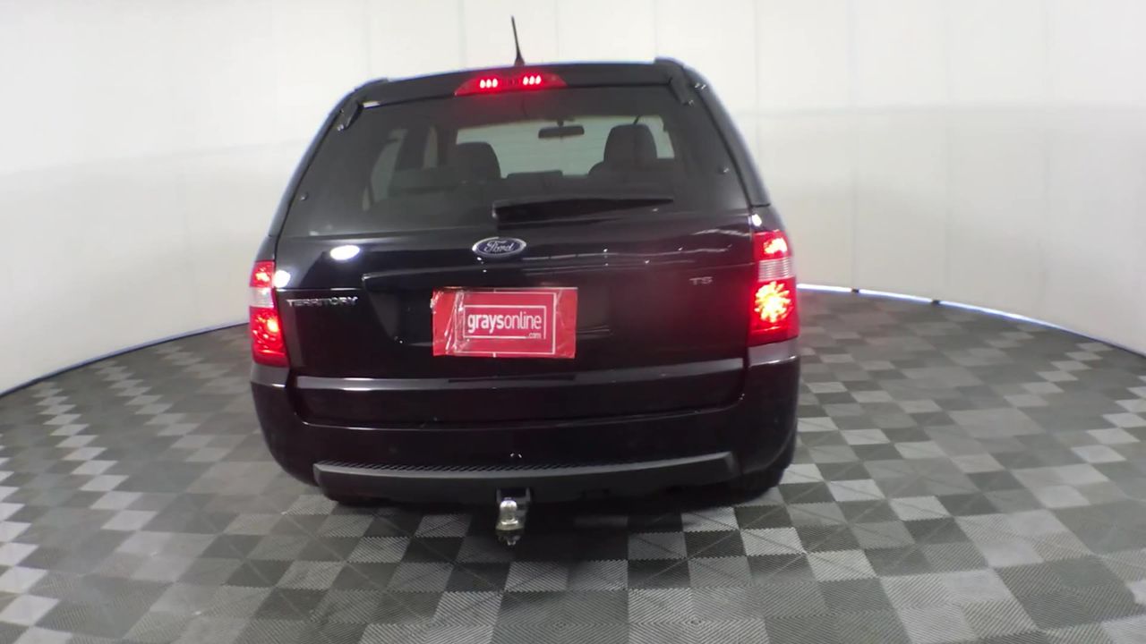 <p>2013 Hino 300 4 x 2 Tray Body Truck</p>