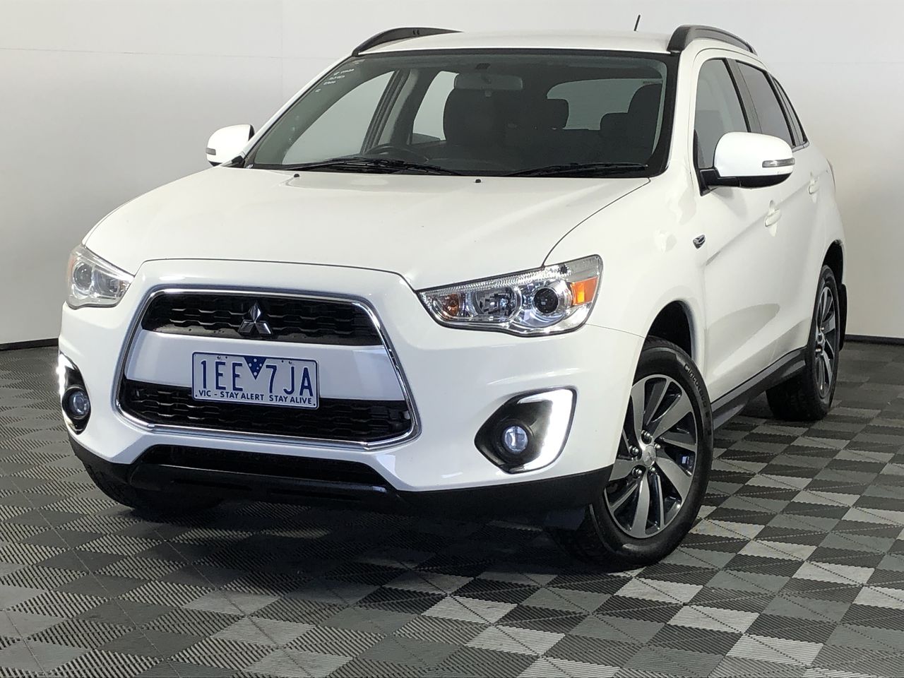 Vintage Enameled Easter Egg Diamante Jewelry Organizer Trinket Box Décor