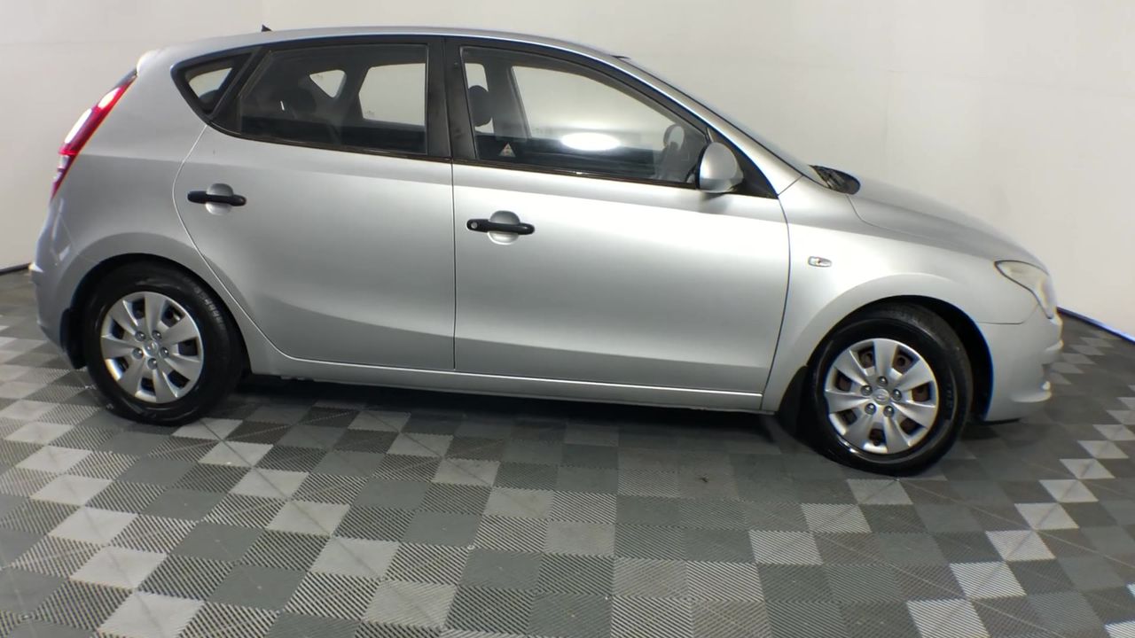 0.08 white bagette fancy cut diamond