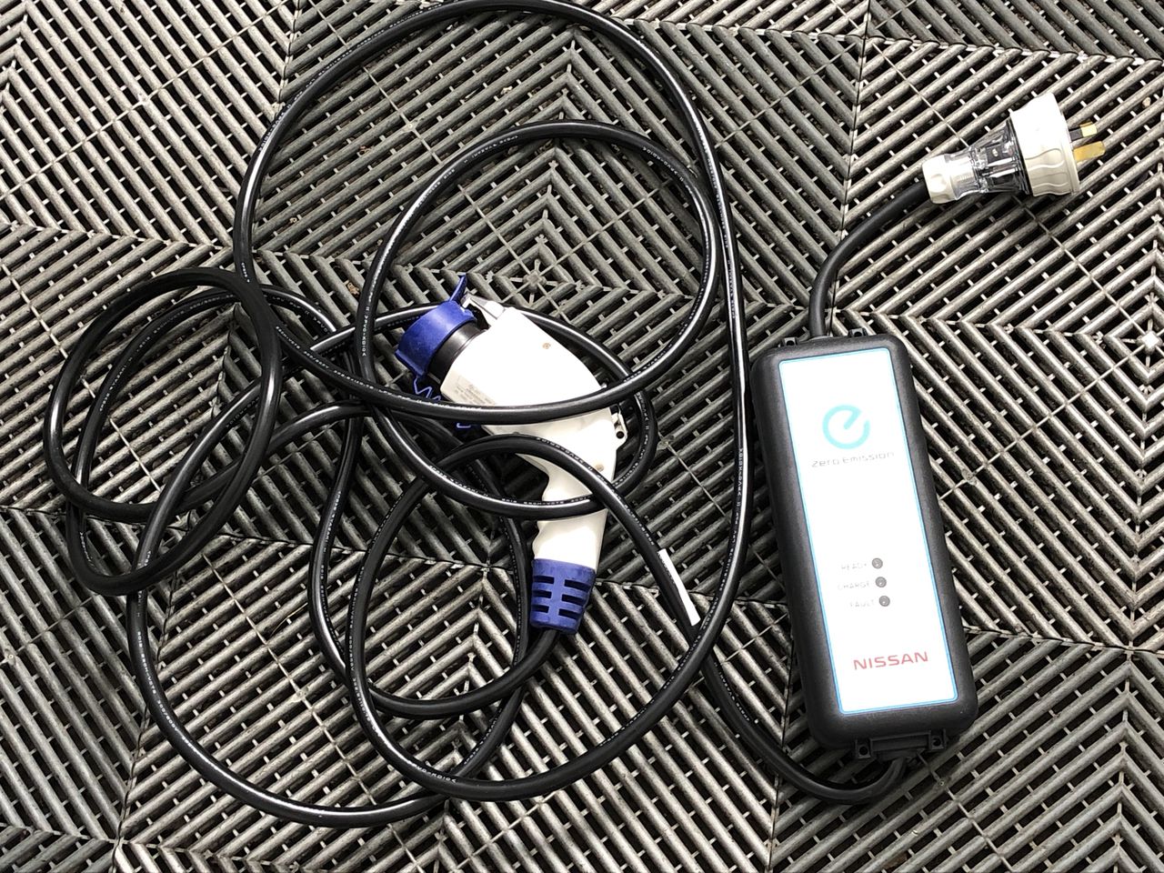 0.06 carat white round 5 diamonds