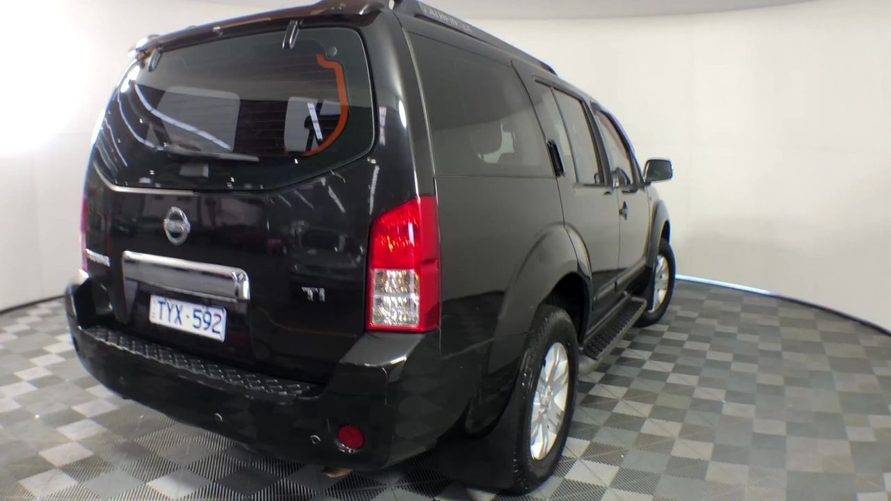 2010 BATHURST WINNER GOLD MEDALLION IN BOX LOWNDES HOLDEN VE COMMODORE