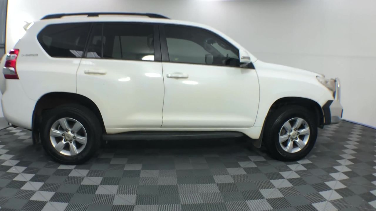 AMAZON BASICS Foldable Metal Wire Dog Crate with Tray, Double Door, 60cm Le