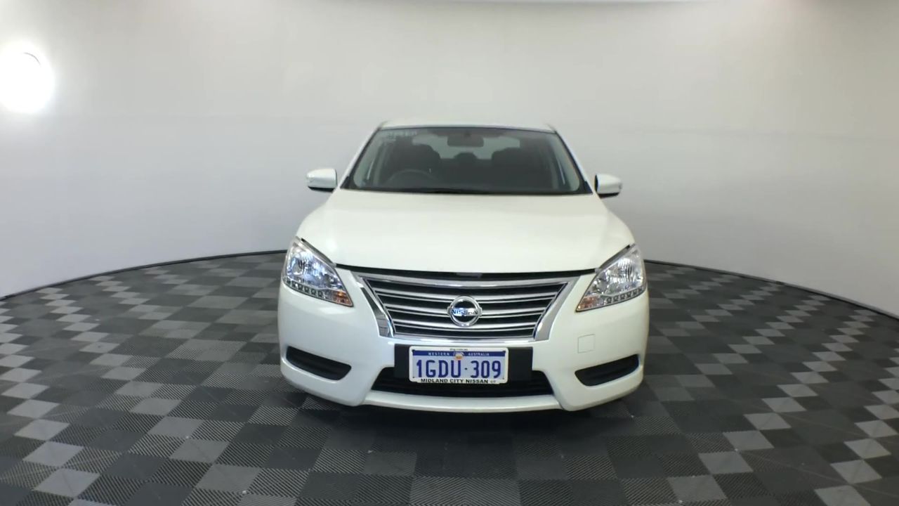 AMAZON BASICS Memory-Foam Pillow with Aloe Vera - 60 x 40 x 12 cm, White.